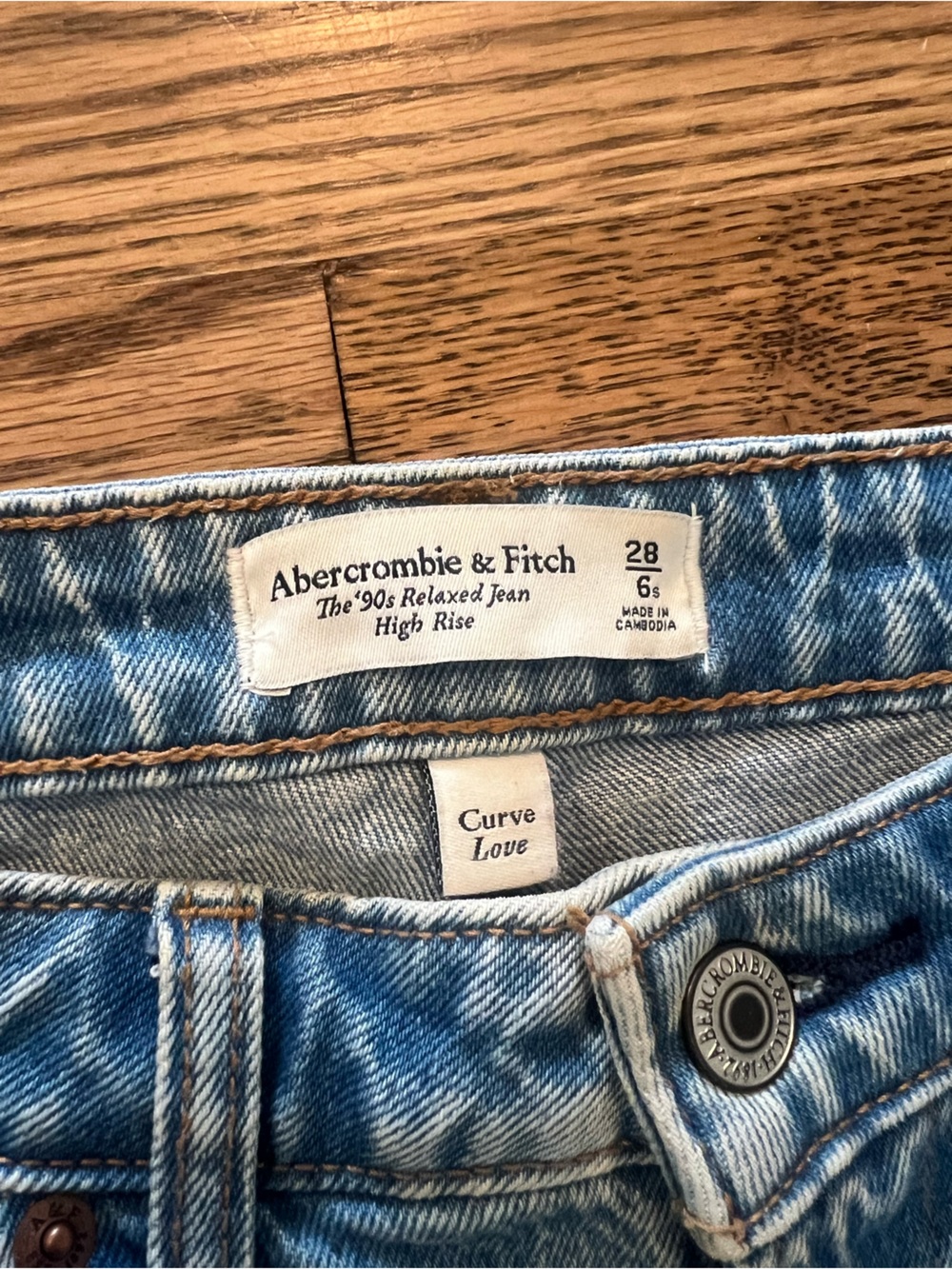 Abercrombie & Fitch 90s Relaxed Hi-Rise Curve Love Jeans - Picture 5 of 5